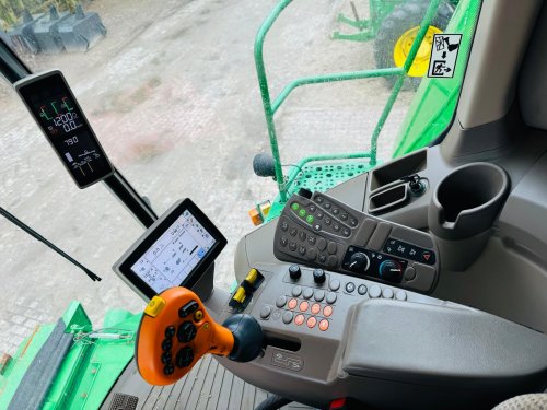 John Deere T670, heder 7,6m, 431 KM, 2012 rok